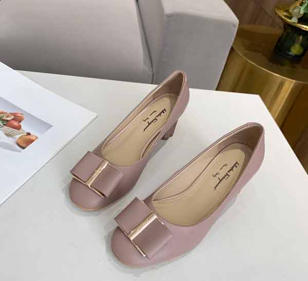 Ferragamo官網新款蝴蝶扣女鞋