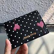 MIUMIU 口袋小錢包 pocket wallet 專柜新款小錢夾今年fashion的印花設計 5MV204 里外都是進口高等牛皮山羊紋 內壓197A 百元鈔銀行卡硬幣零錢通通可以收入其中 8 1