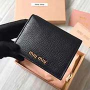 MIUMIU 口袋小錢包 pocket wallet 專柜新款小錢夾 5MV204 里外都是進口高等牛皮山羊紋 內壓197A 百元鈔銀行卡硬幣零錢通通可以收入其中 8 11