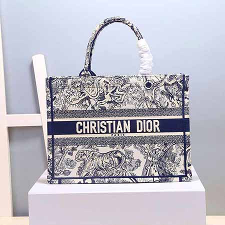 dior小號Book Tote，實用經典與藝術時尚的完美結合，裝下你的世界！