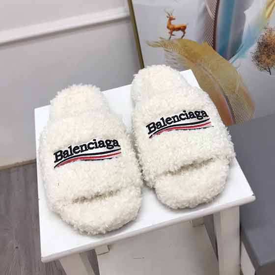 Balenciaga秋冬最新徽標刺繡毛毛